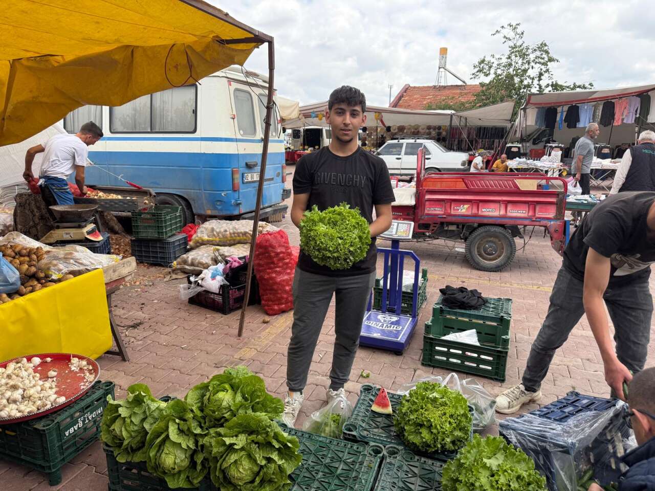 Konya’da pazar bereketi başladı! Tezgahlar renklendi, fiyatlar değişti 4